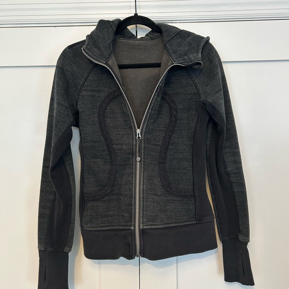Lululemon Scuba II Hoodie, Size 6